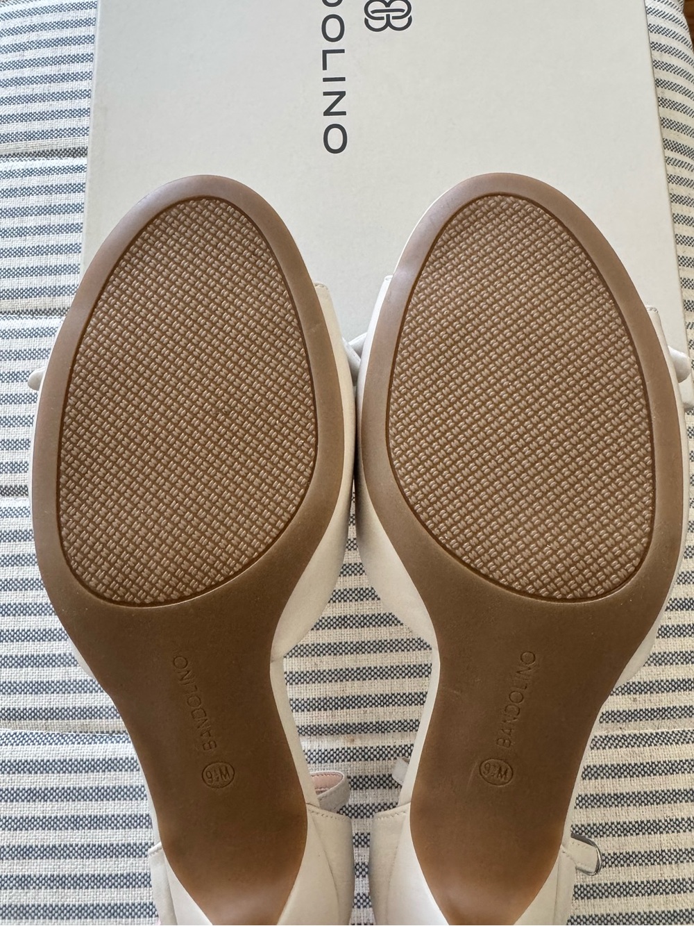 Bandolino Kitten Heel - Picture 5 of 6